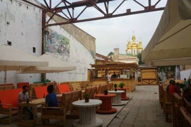 Easy Place for the Best Friends