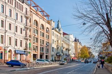 Walking on Bohdana Khmelnytskoho Street in Kiev