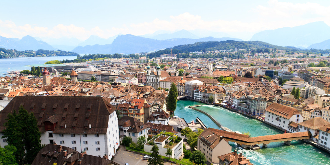 couple travelling switzerland