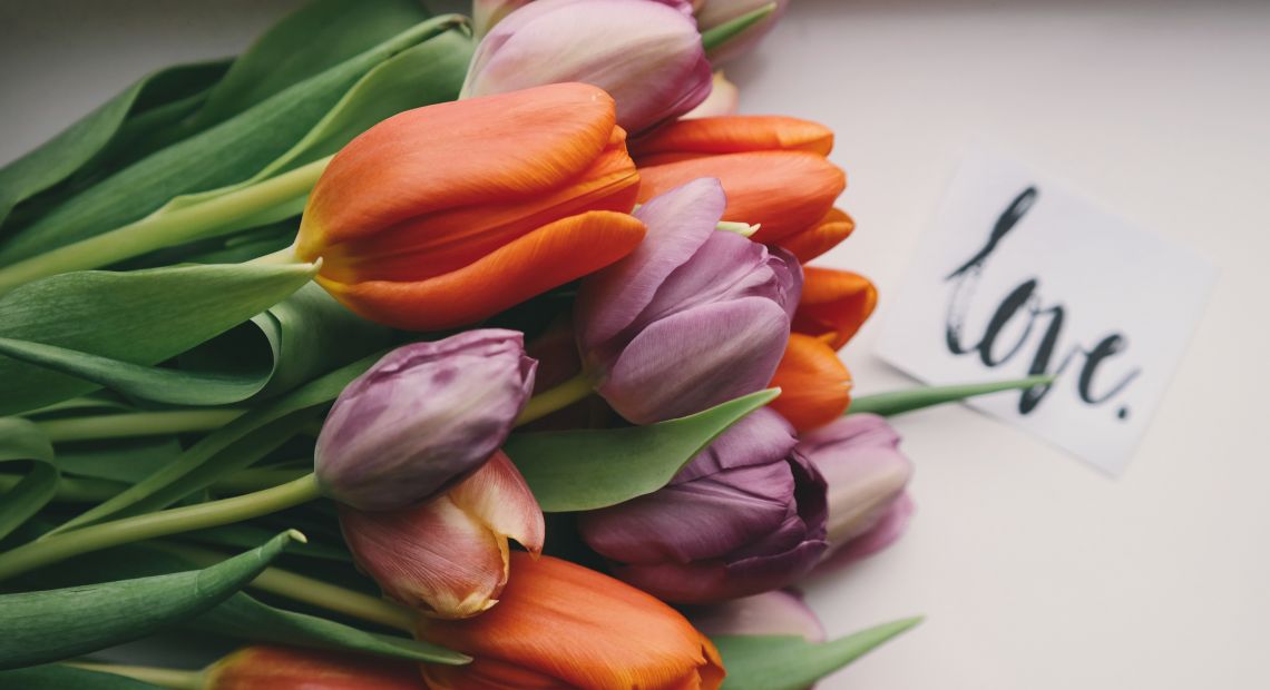 Tulip bouquet with a love note