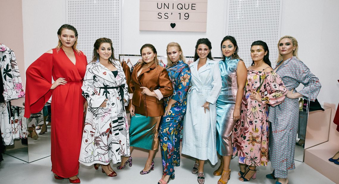 Plus-size models posing for AMA SS19 collection