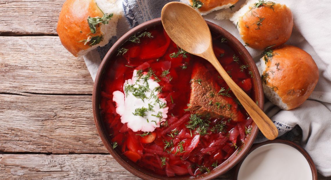 Ukrainian borsch with sour cream and pampushky