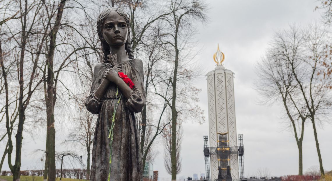 monument to victims of soviet famine in kyiv
