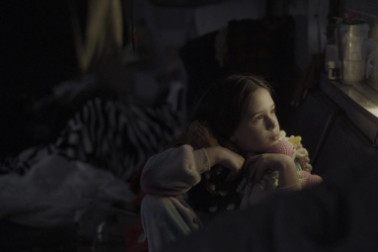 дівчинка у сховищі