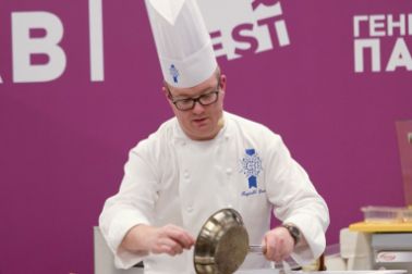 Chef Reginald Ioos works at the Kyiv RestArt 2018 Festival