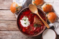 Ukrainian borsch with sour cream and pampushky