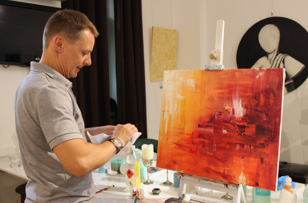 Vitaliy Opanasyuk is painting