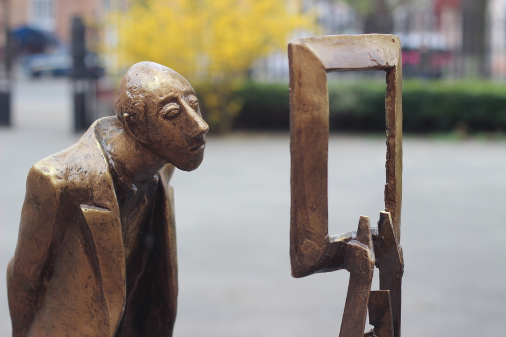 man's sculpture from bronze