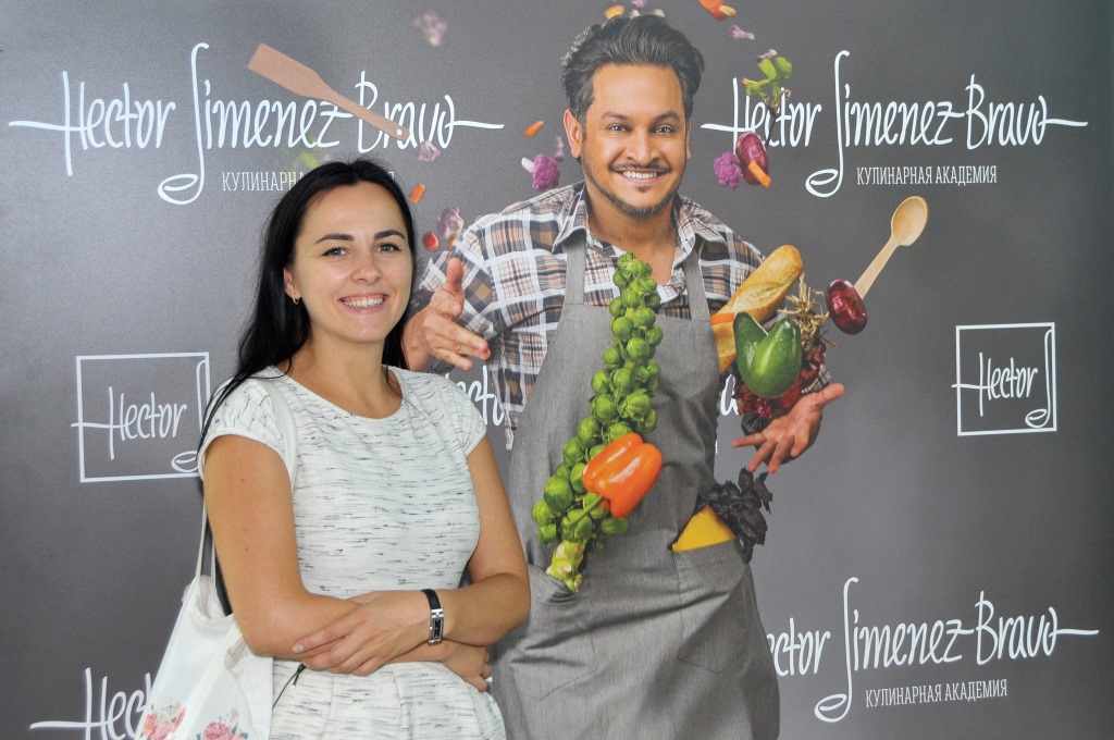 lady in front of Hector's poster