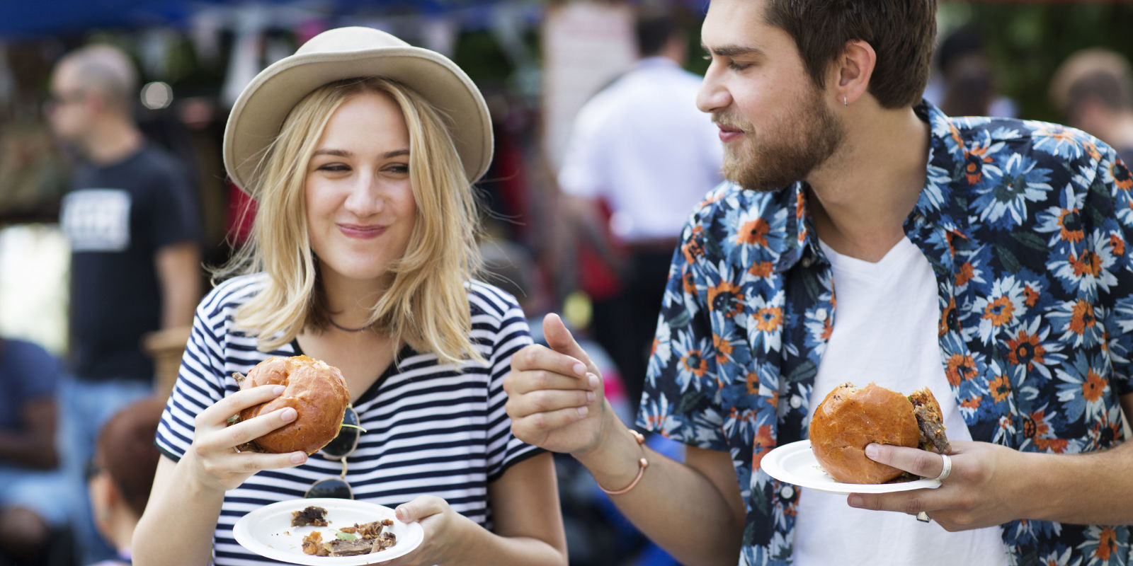 girl and young man eating burgers