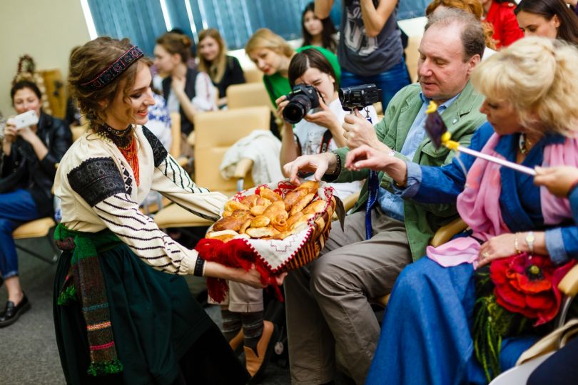 Girls in national Ukrainian attire give out pyrohy