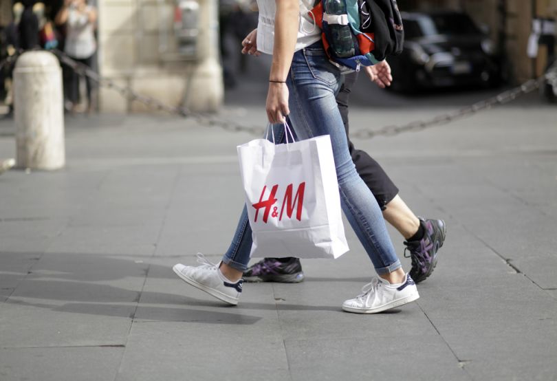 Girls carrying H&M bags