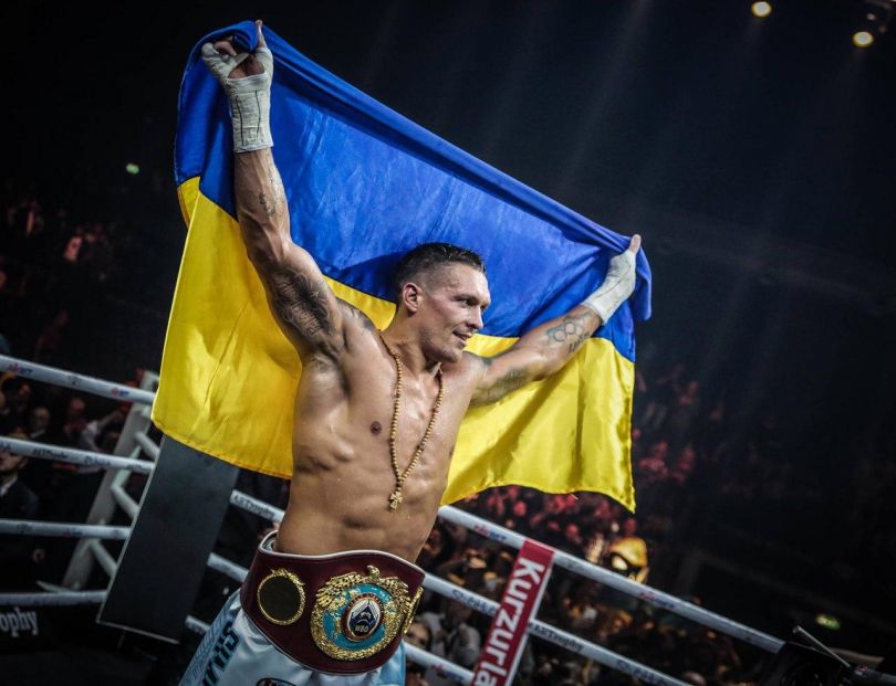 Oleksandr Usyk with Ukrainian flag
