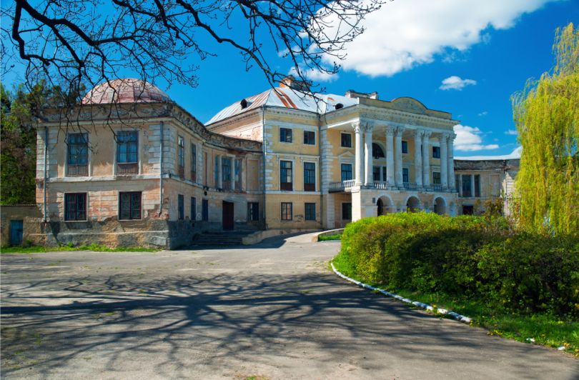 palace in voronovytsia village