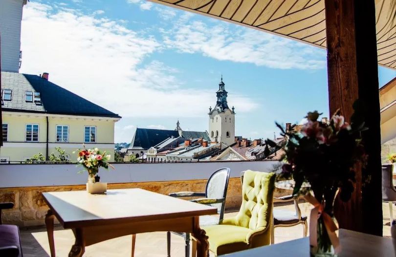 restaurant with view over lviv