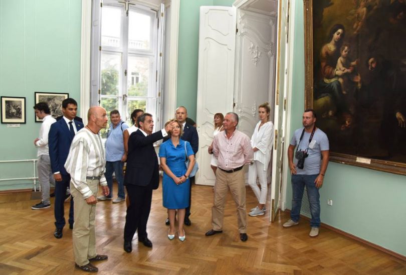 Nicholas Sarkozy visiting Odesa museum