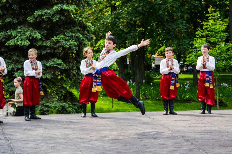 boys dancing hopak