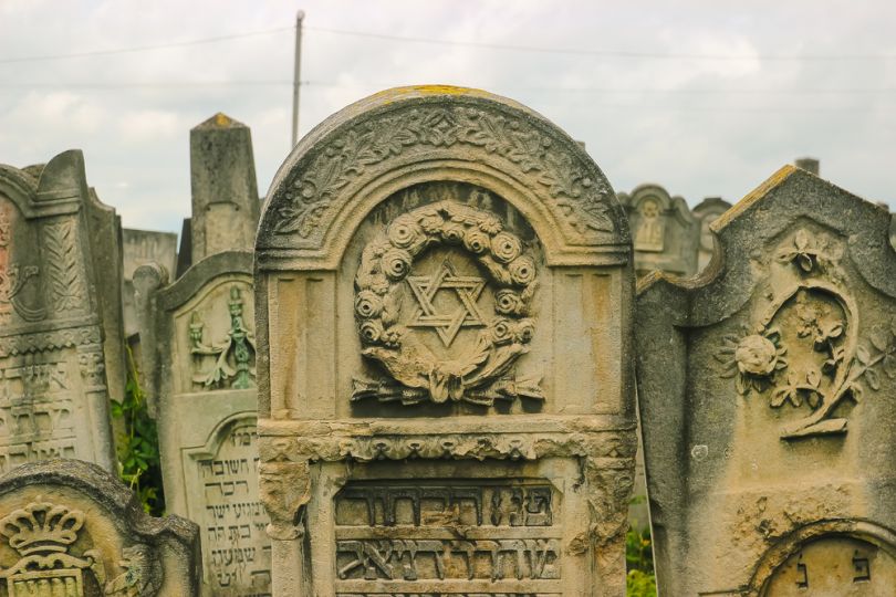 Jewish Cemetery in Chernivtsi 