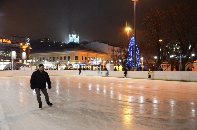 Ice rink on Kontraktova Square