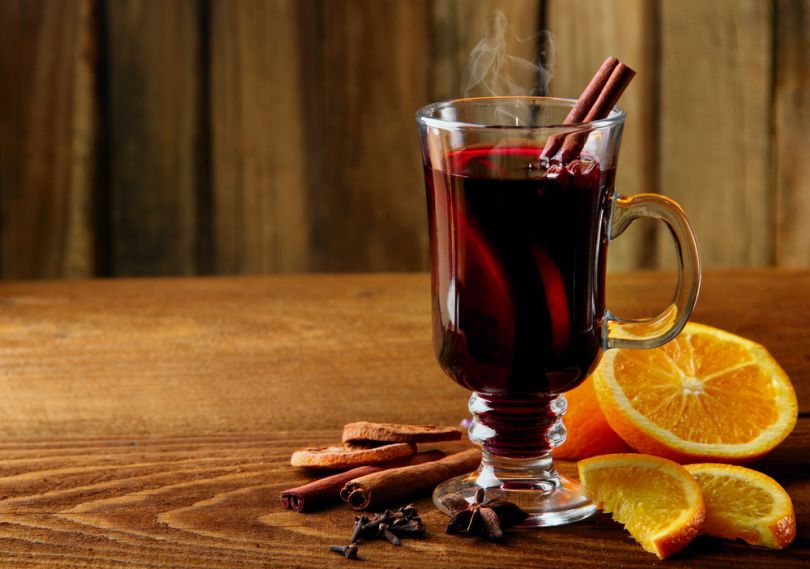 Red mulled wine with oranges