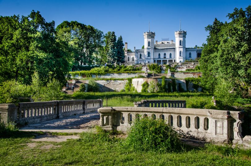 Sharivka manor outside in Kharkiv region