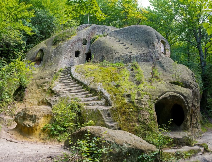 Cave Monastery, Rozhirche