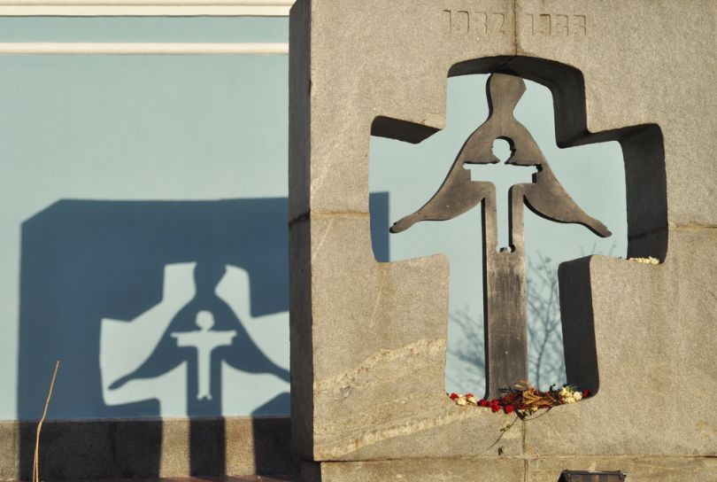 monumet to victims of famine in kyiv