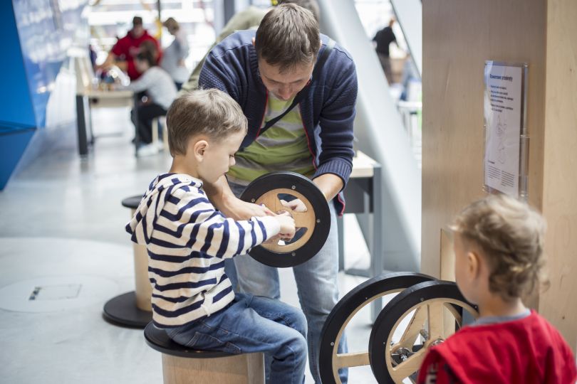 Kids experimenting in a museum