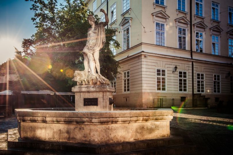 statue on rynok square in Lviv