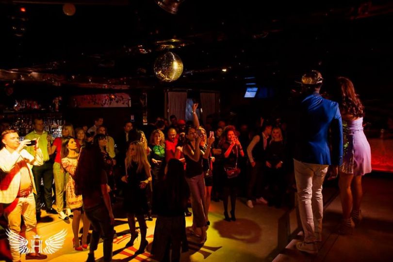 Karaoke in HiresH Club