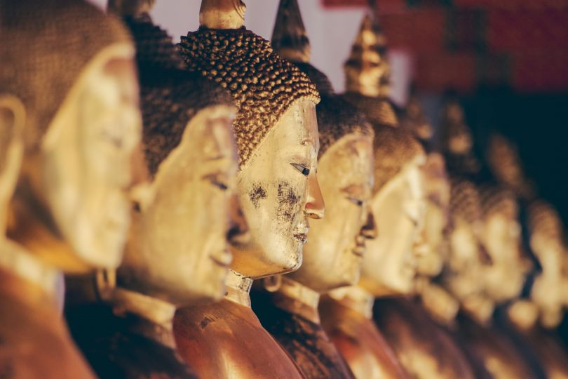 raw of buddha statues
