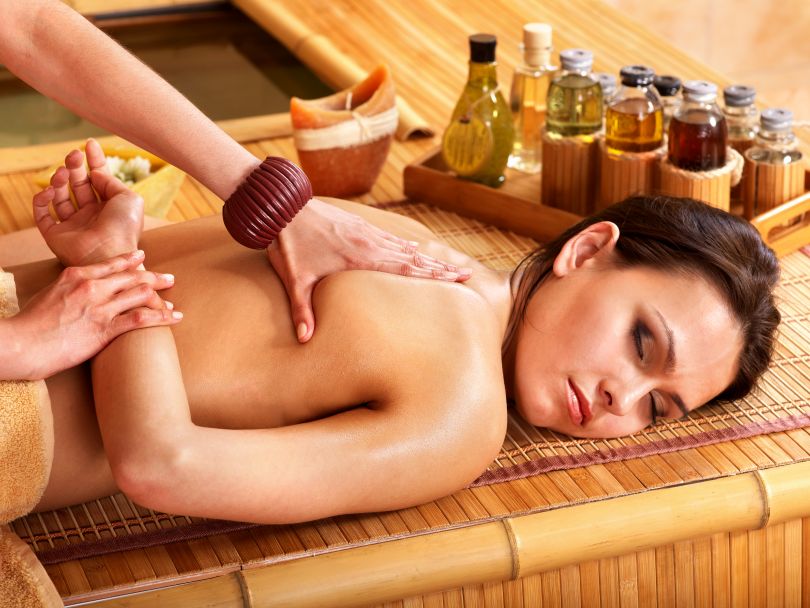 Thai massage with essential oils